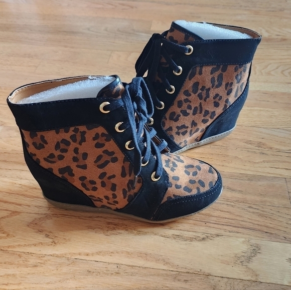 SODA Chettah Print Lace-Up Wedge Ankle Boots size 7 NWOT - Picture 5 of 6